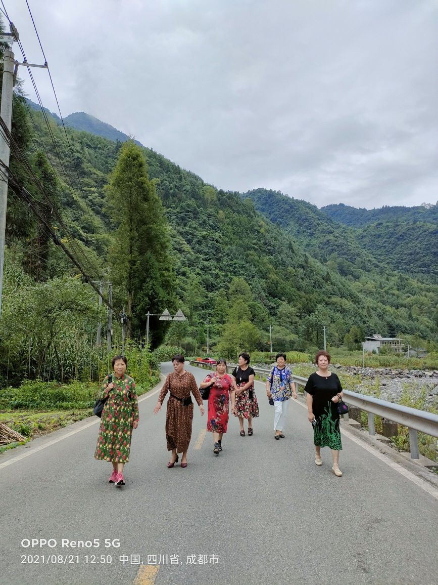 西岭雪山后山山门