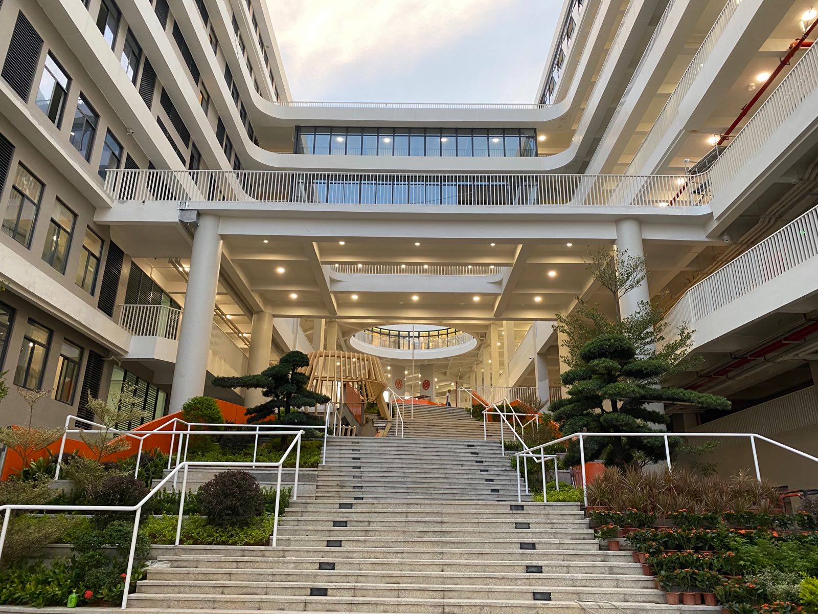 深圳香港培侨书院龙华信义学校