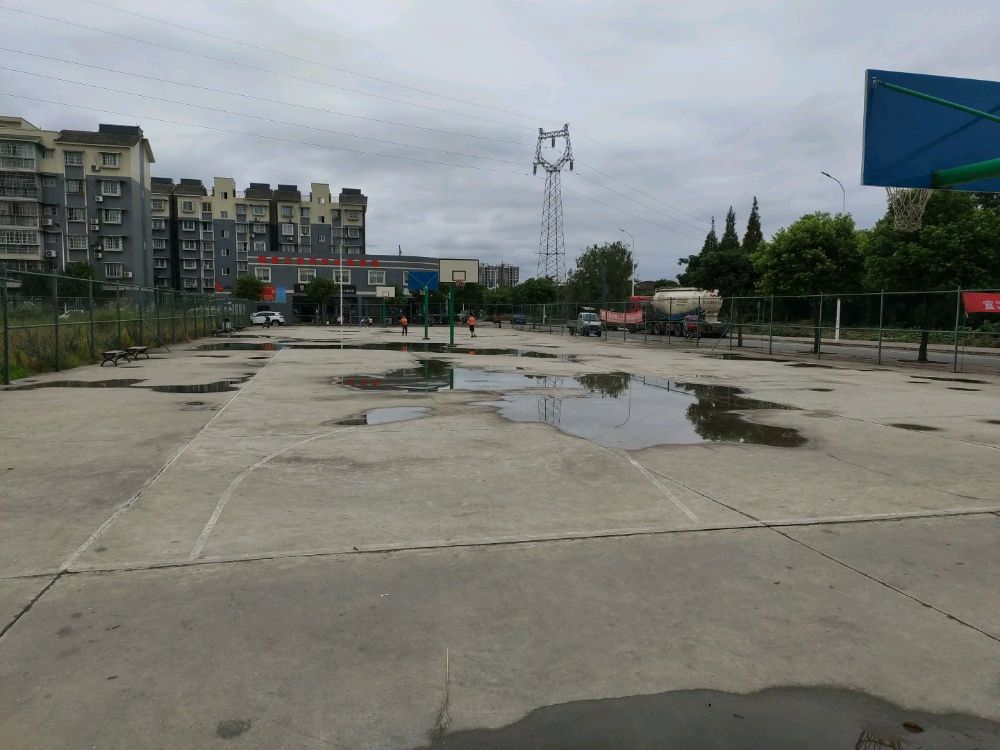 青龙篮求场