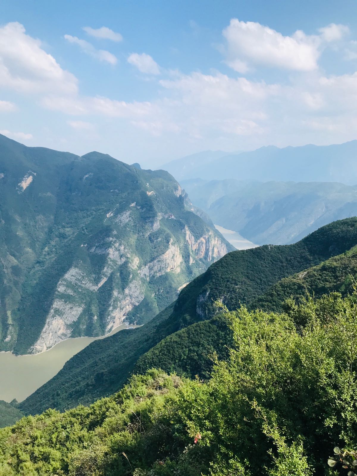 三峡云巅神女天路景区