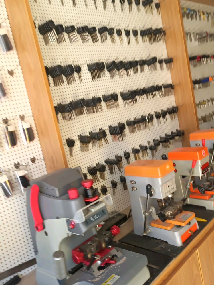 大伟开锁汽车钥匙指纹锁