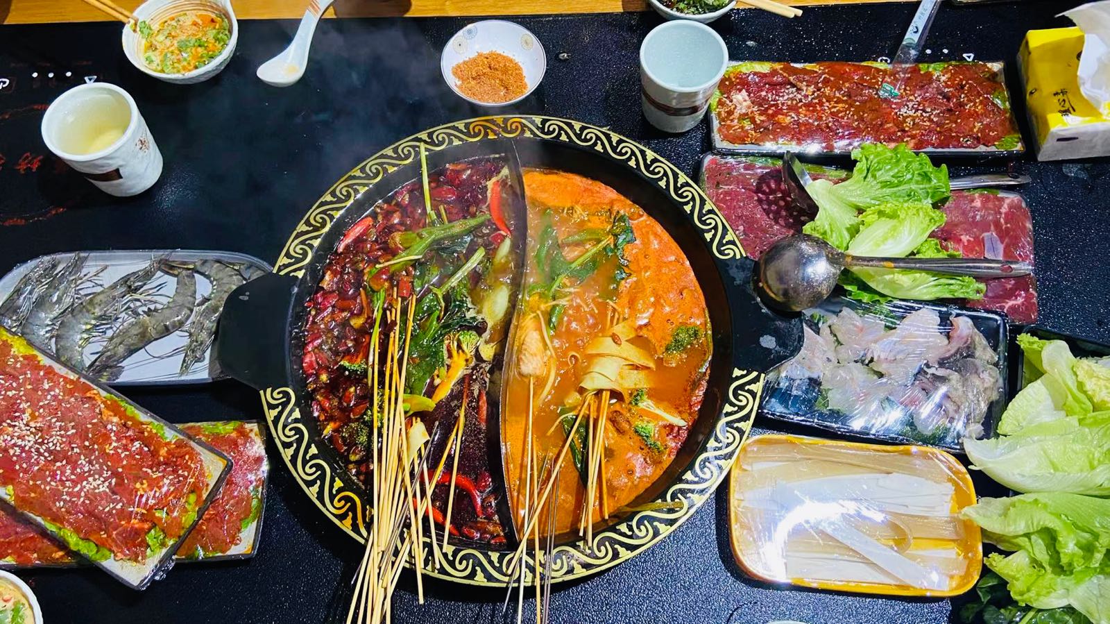 草房子椰子鸡烤肉火锅(三亚分店)