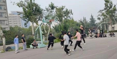 山东业高中学院(西校区)-篮球场