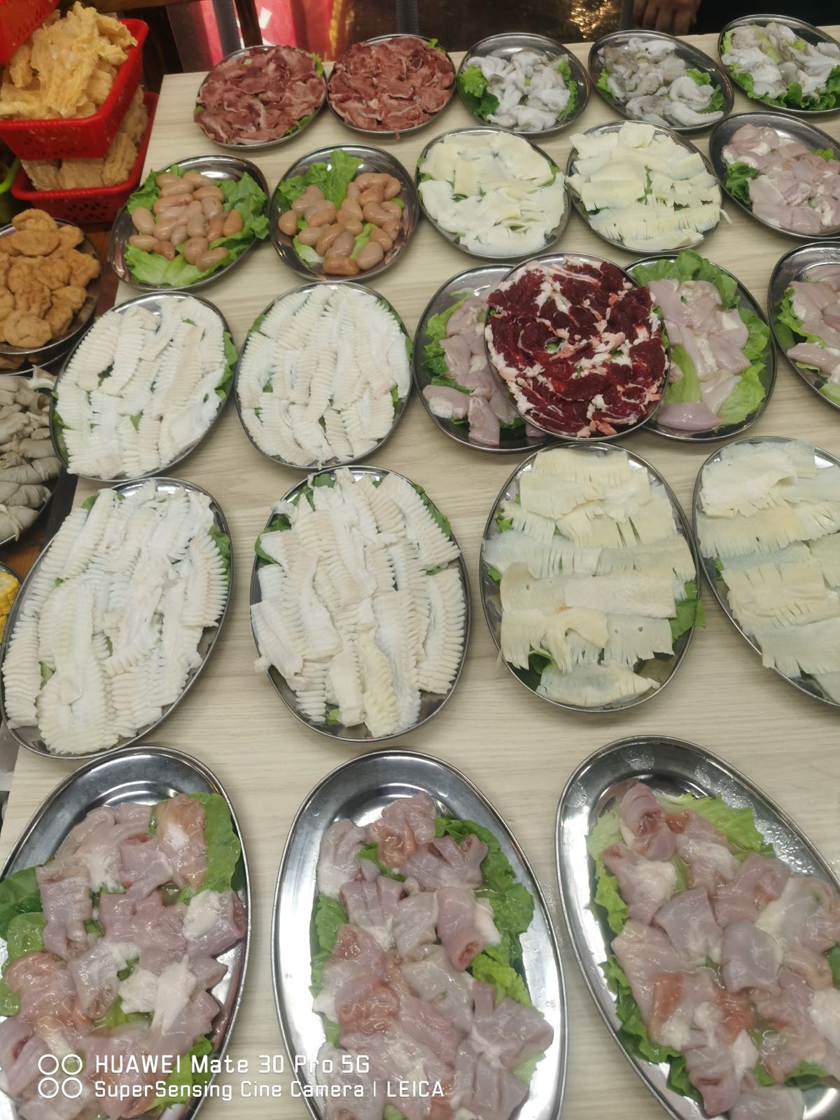 黄记碳炉生料火锅