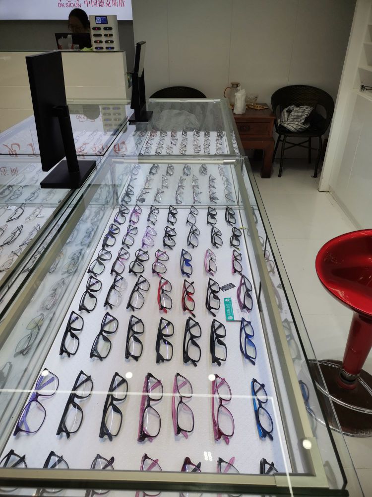 德克斯盾眼镜工厂(海医店)