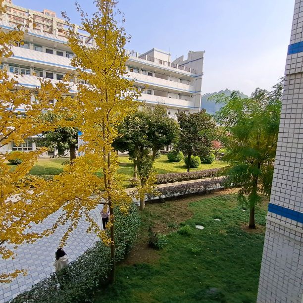 四川省筠连县中学