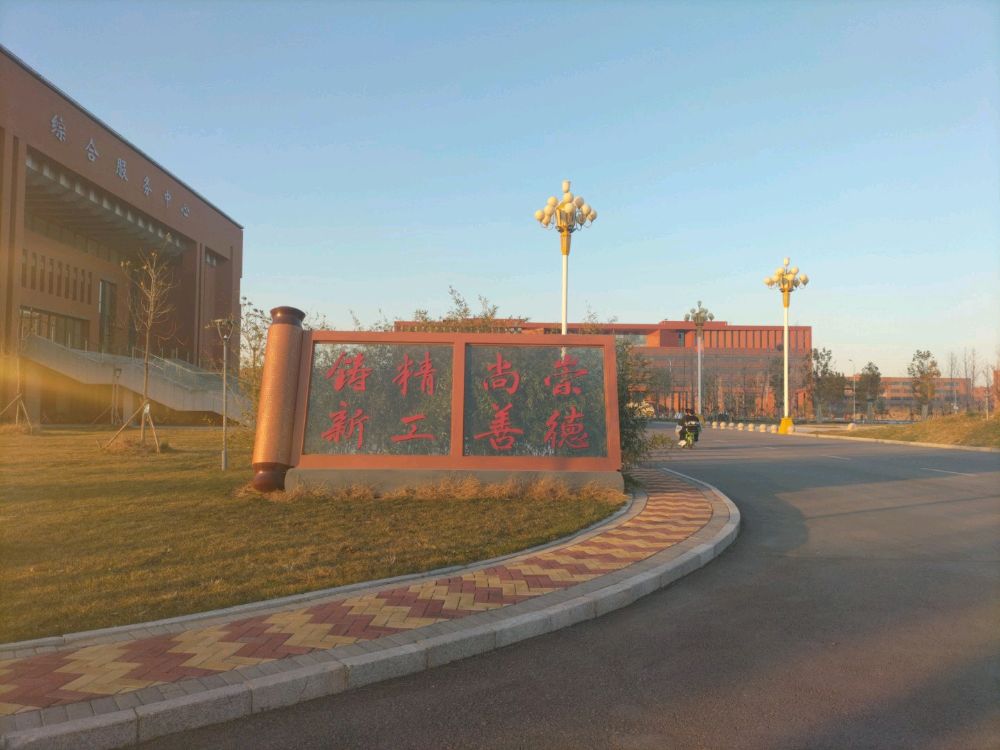 河北工业大学-南门特色景观