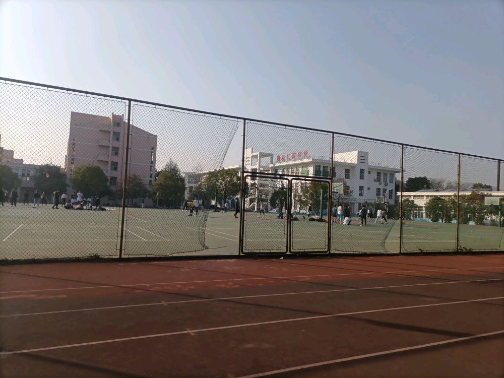 安庆师范大学(龙山校区)-东门篮球场