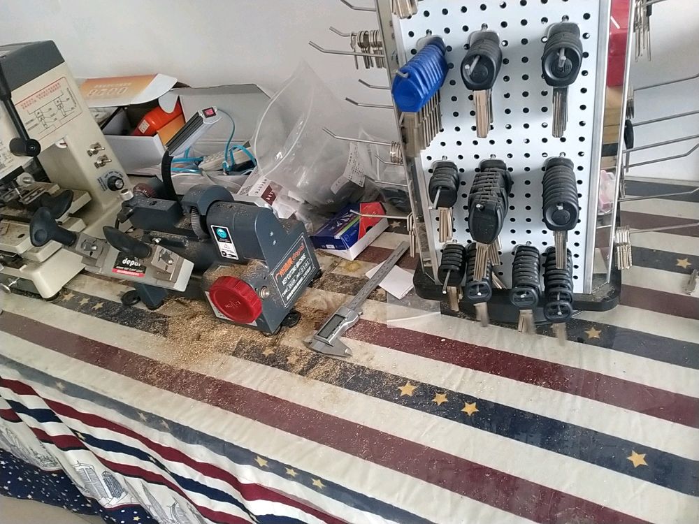 佳诚开锁汽车钥匙