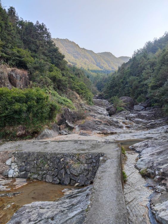 龙游峡谷游泳池