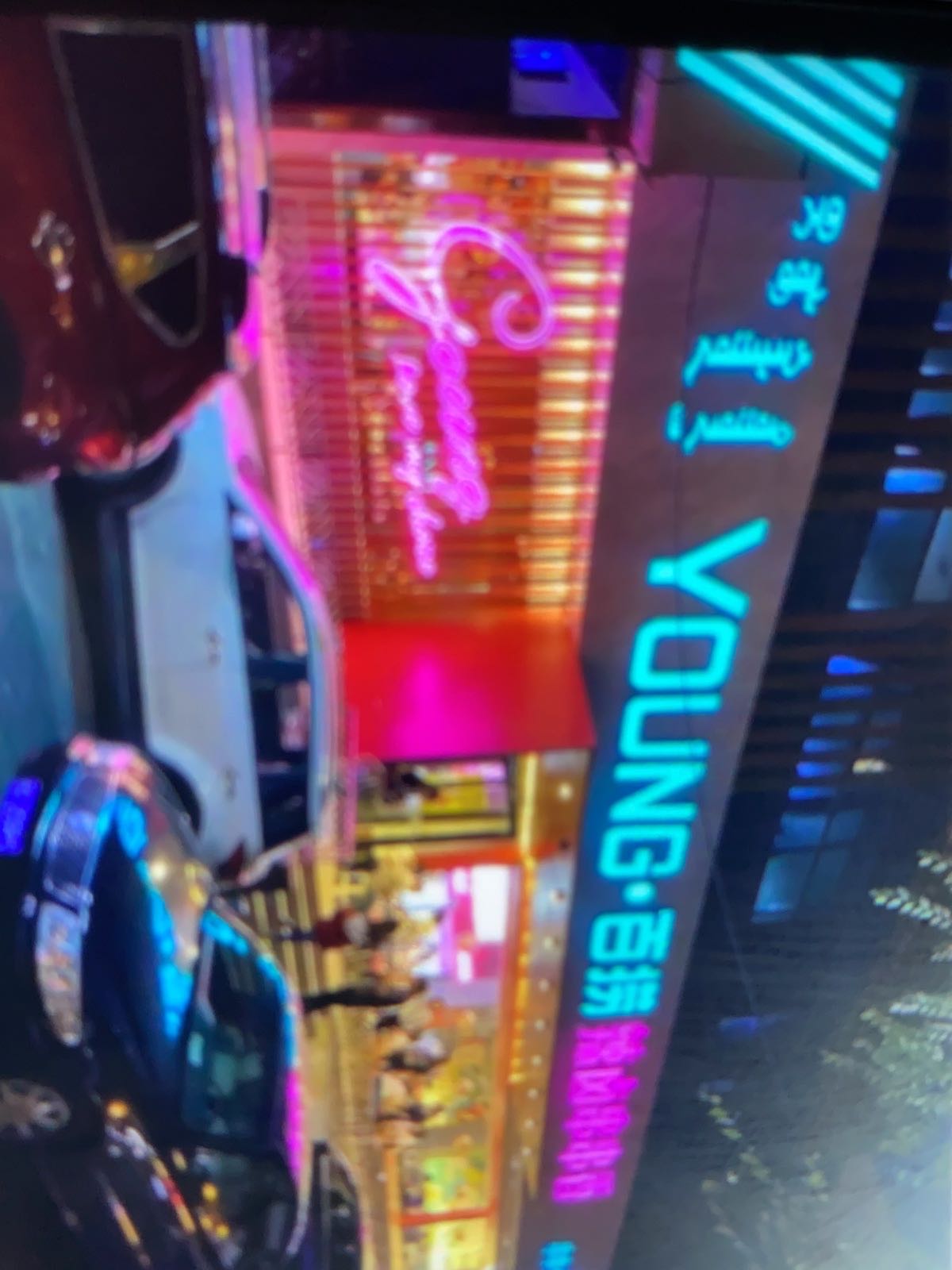 汇捞旋转小黑火锅店