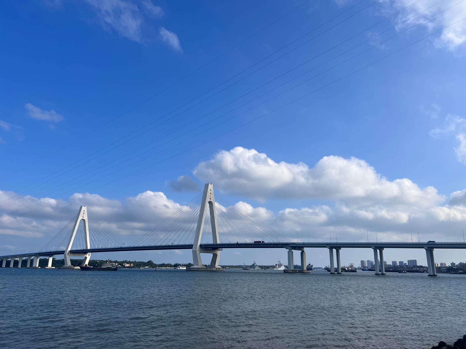 清澜大桥桥头公园