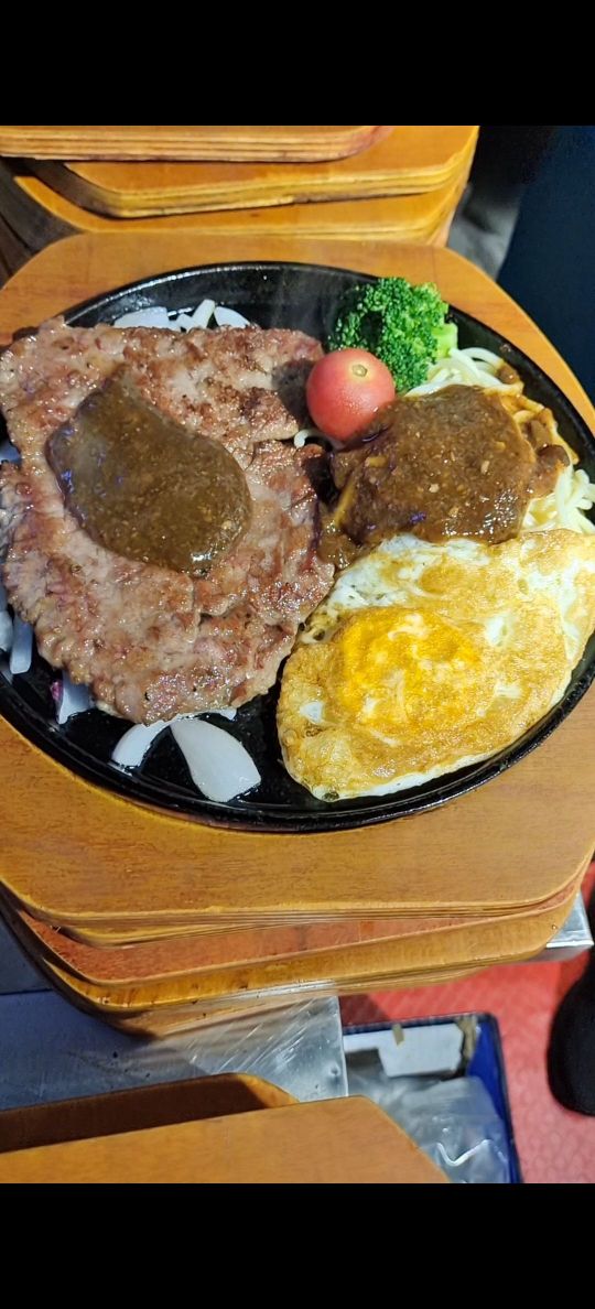 犇犇街边牛排(饮马池店)