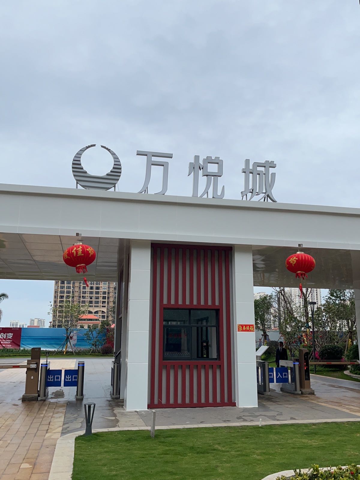 东方万悦城小区南门