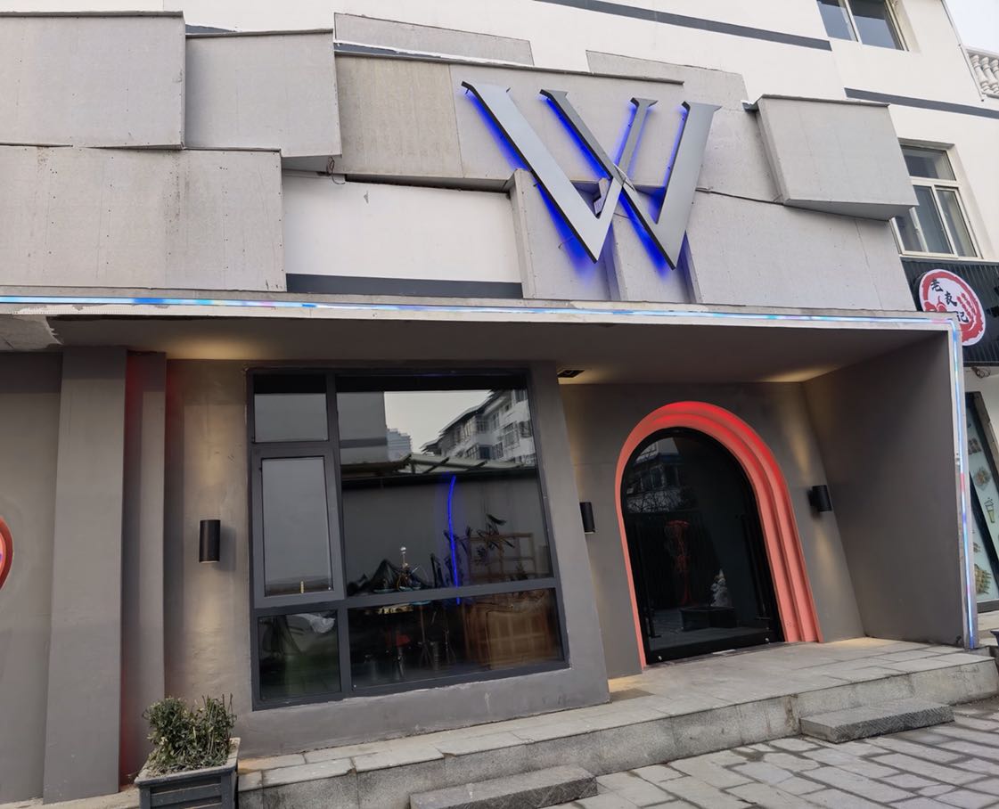 W BAR