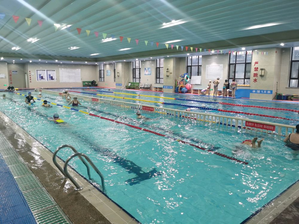 飞鱼游泳馆