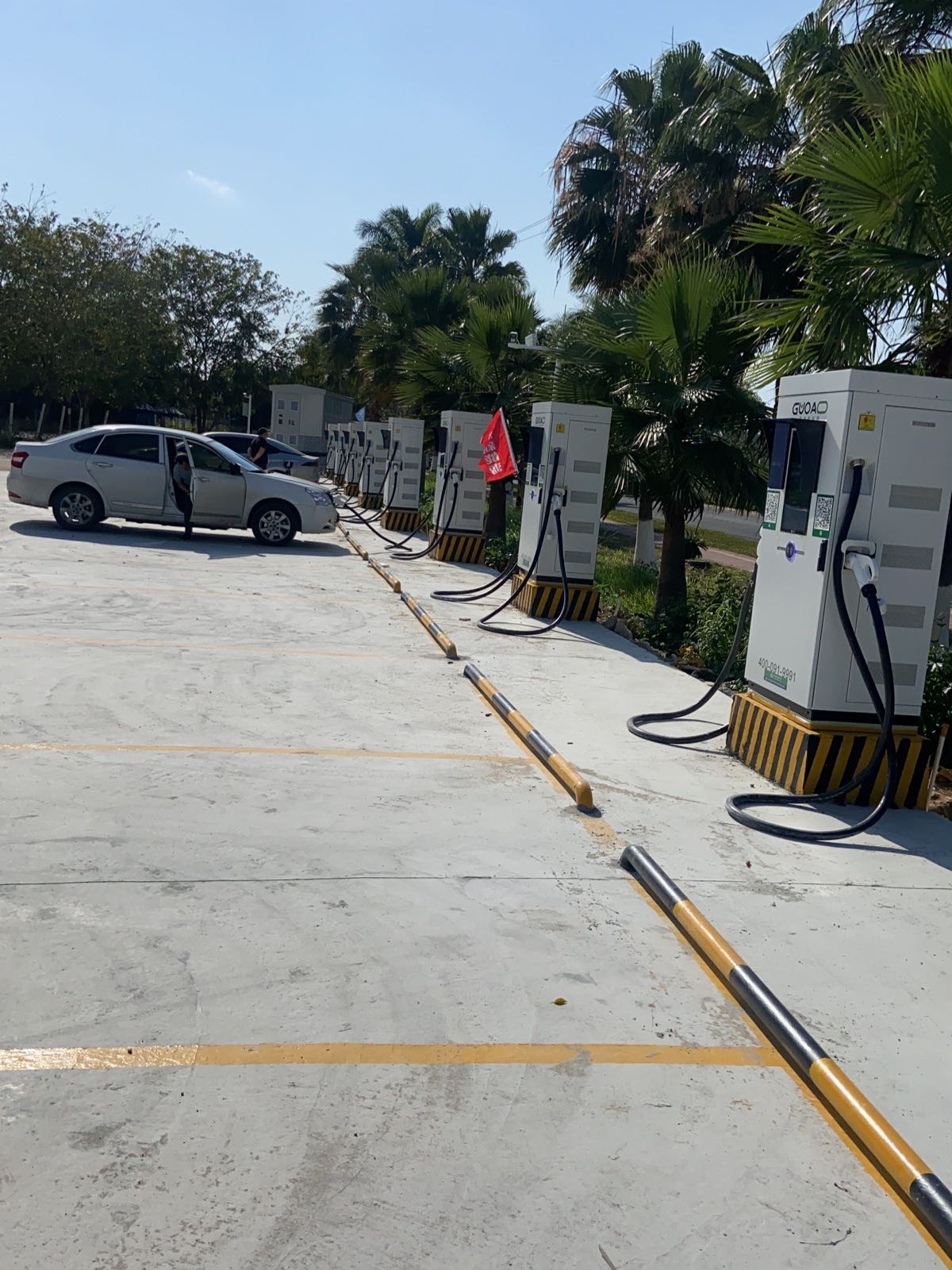 小二租车充电站(万宁首创奥特莱斯)