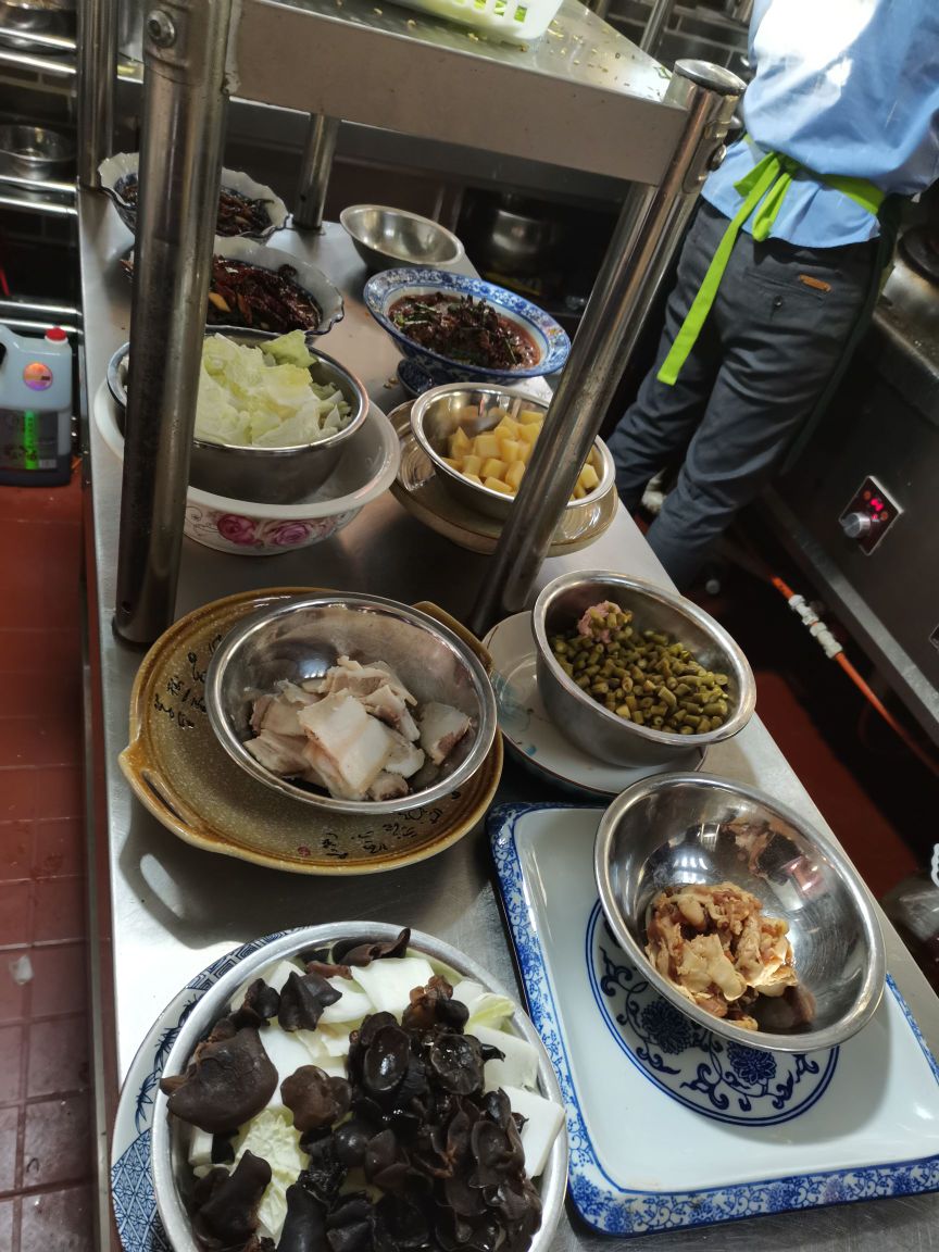 红大爷黄豆鸡火锅店