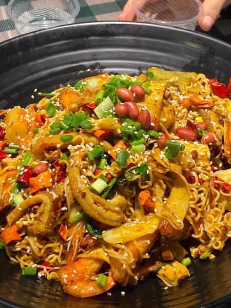 馋猫麻辣香锅(左宗棠步行街店)