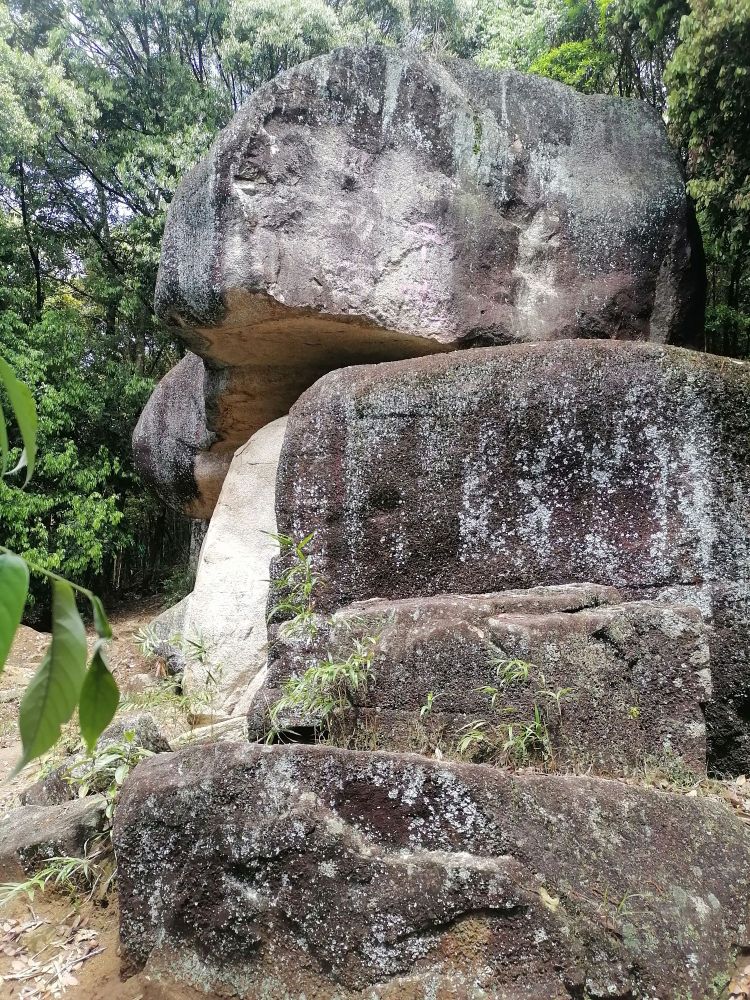 南靖西天寺特大风动石经区