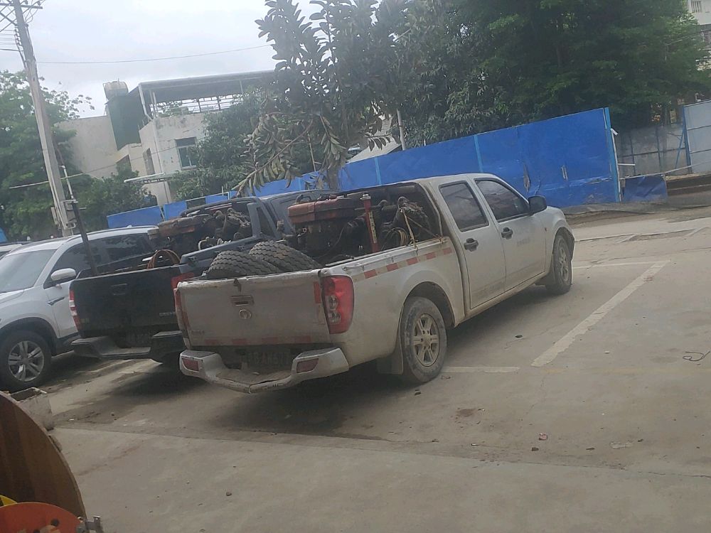 补胎救援搭电阿毛轮胎店