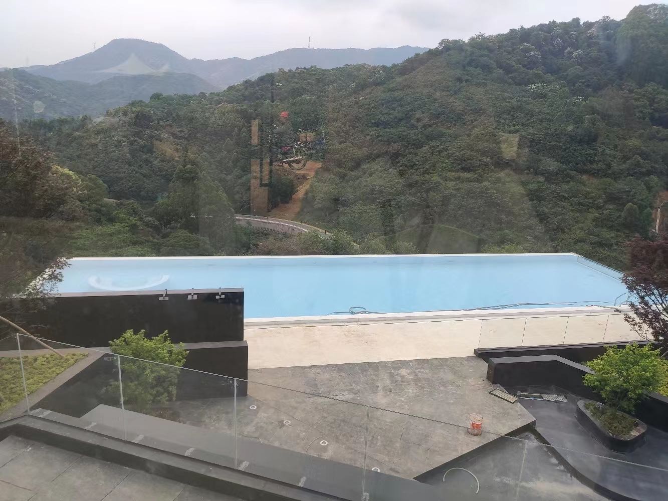 天人山水心泳池