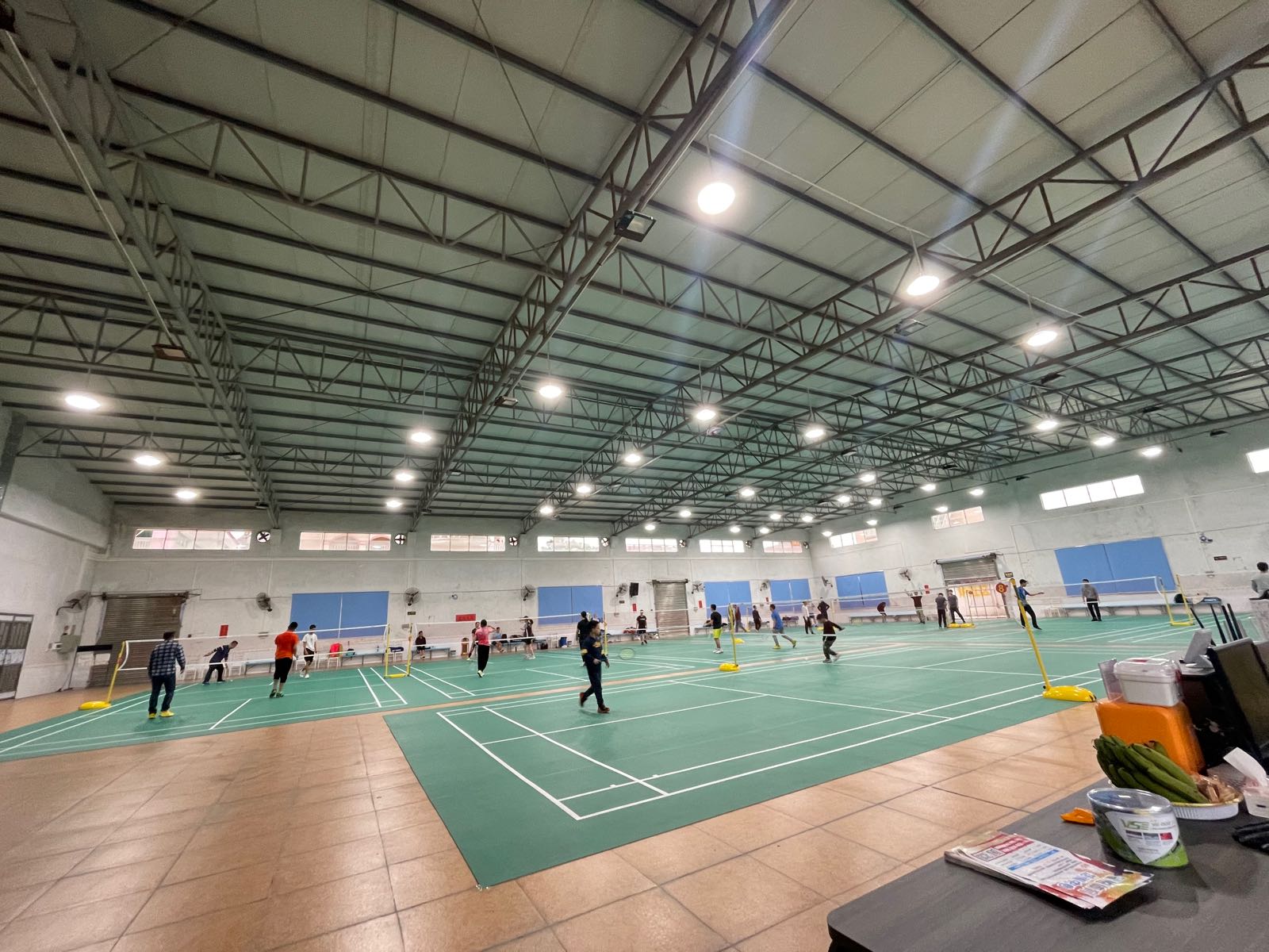 潮圆羽毛球馆