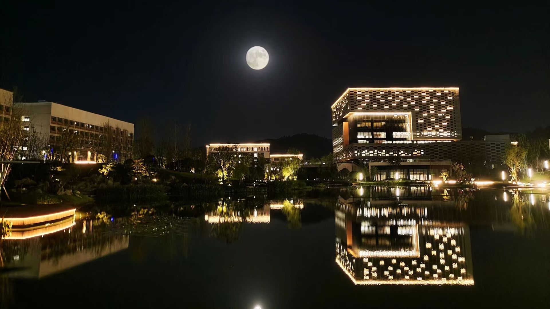 成都工业学院(宜宾校区)