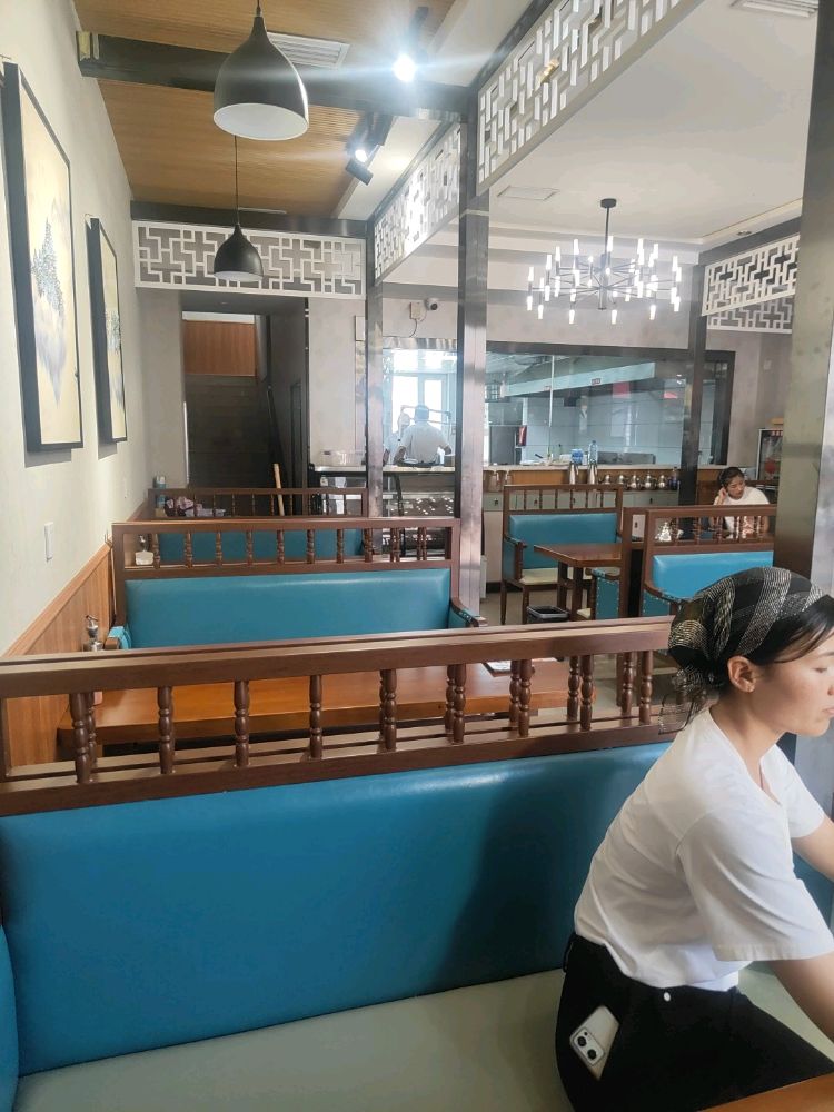 尕马军辣子鸡红烧鹅