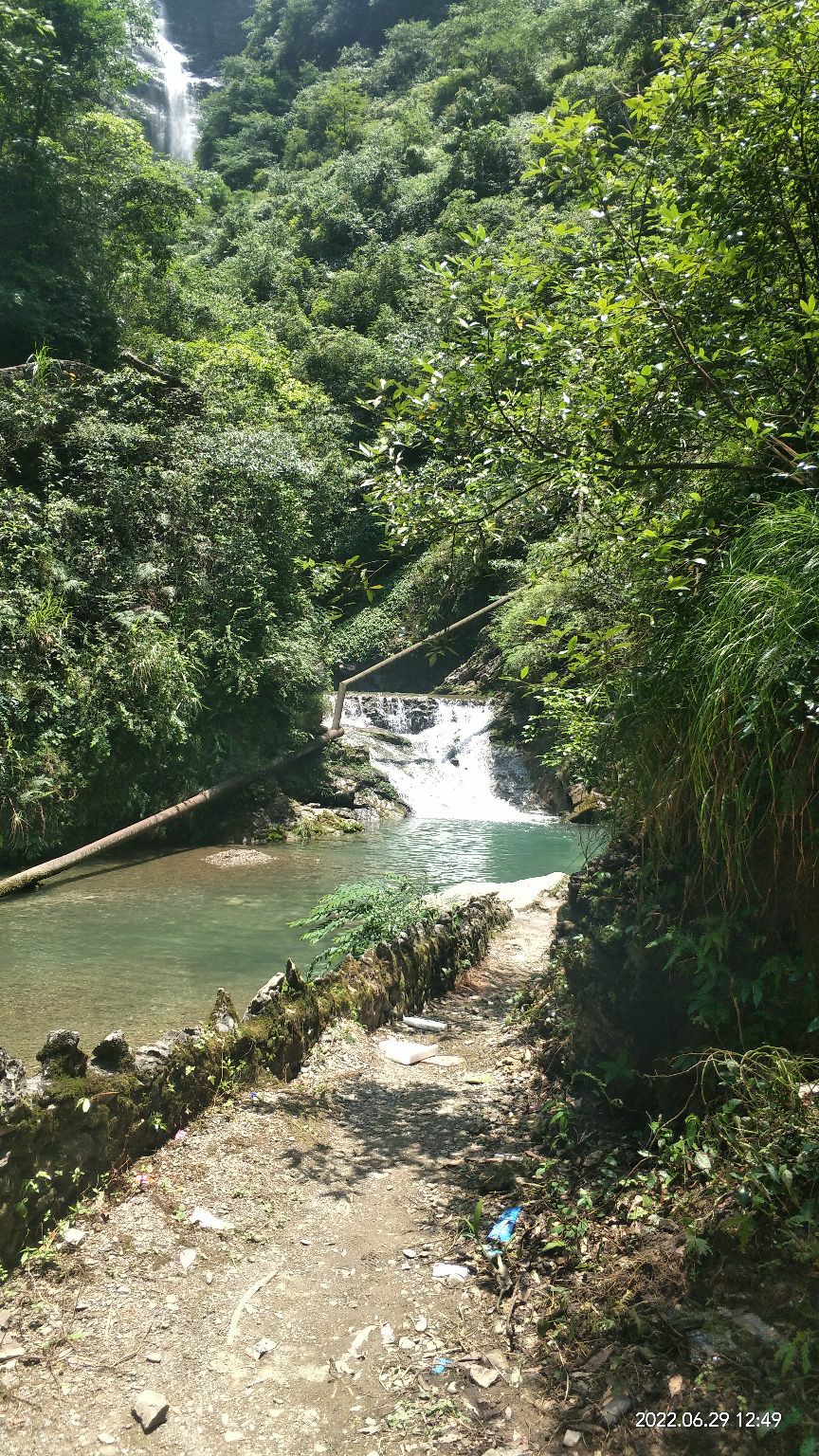 玛琉岩瀑布风景区