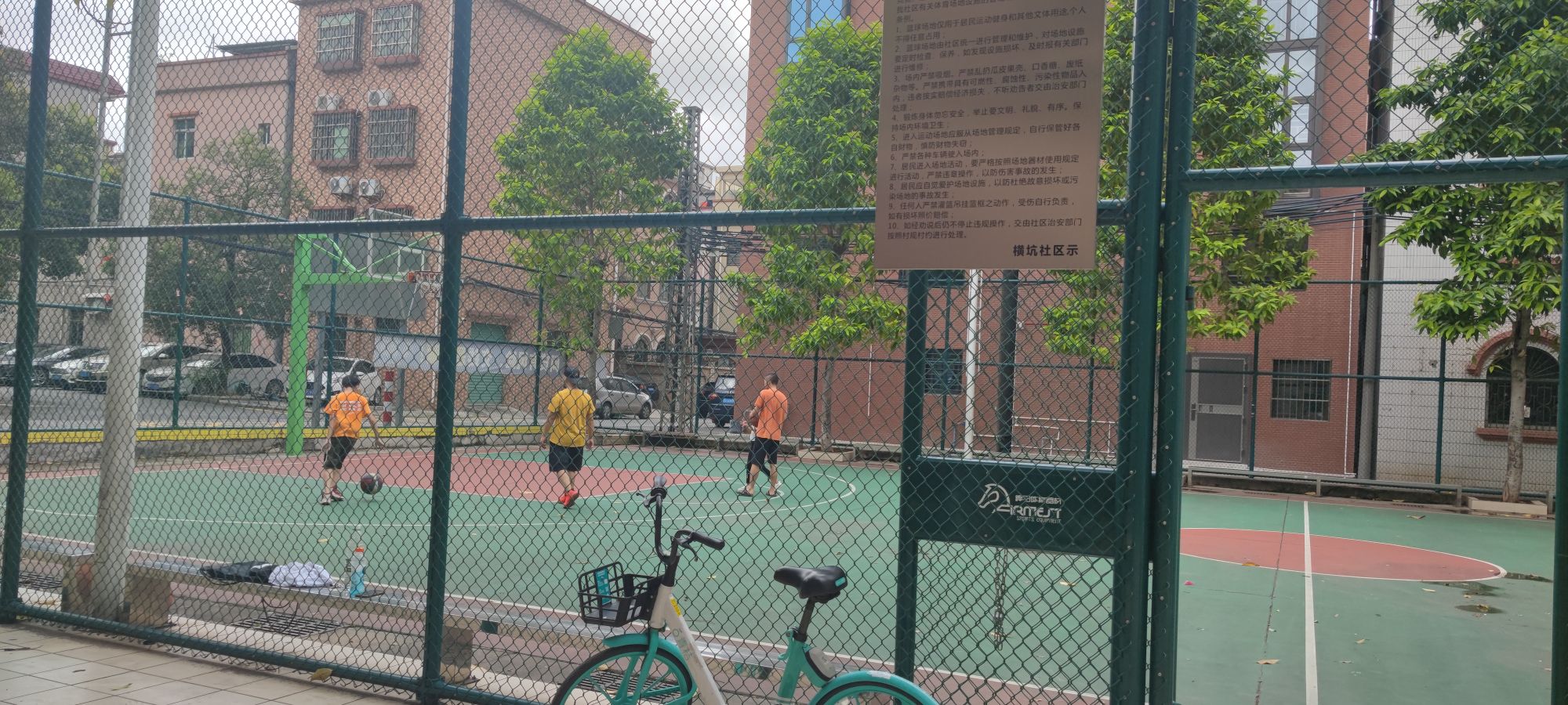 南门新村篮球场