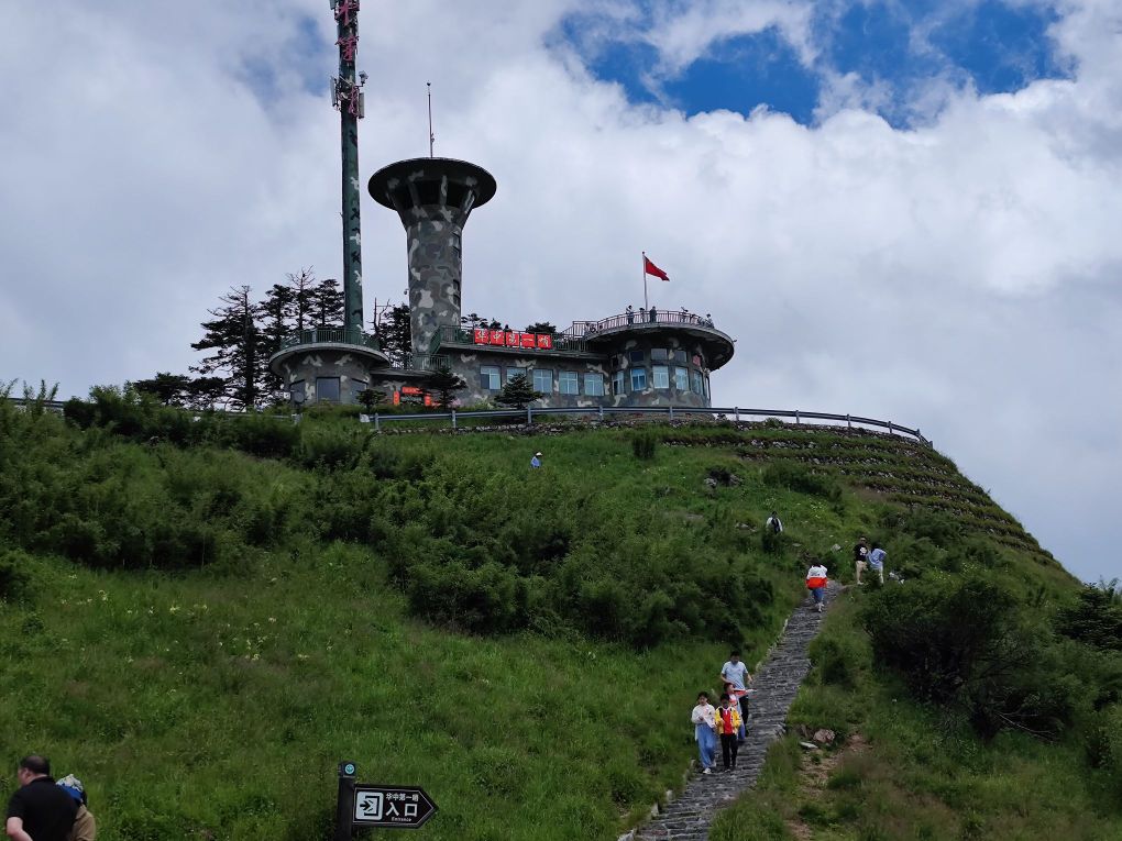 瞭望塔美(神农顶景点)