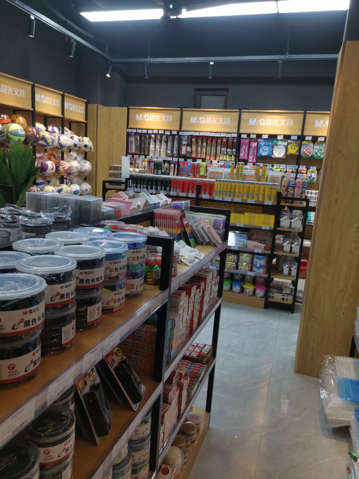 同学文具生活馆(株洲金茂悦店)