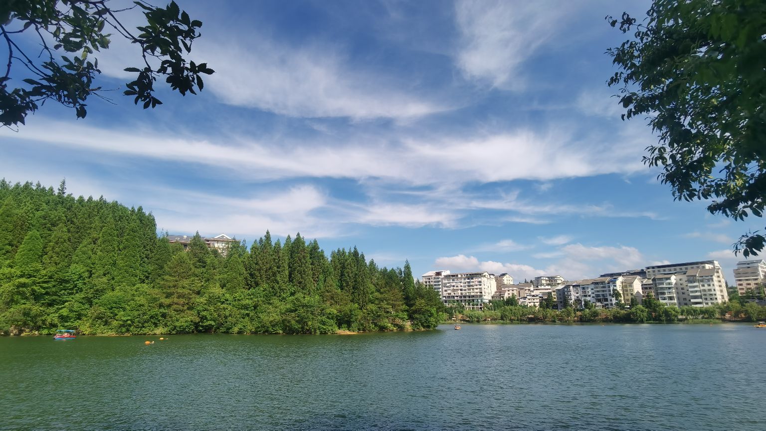 月亮湖景区