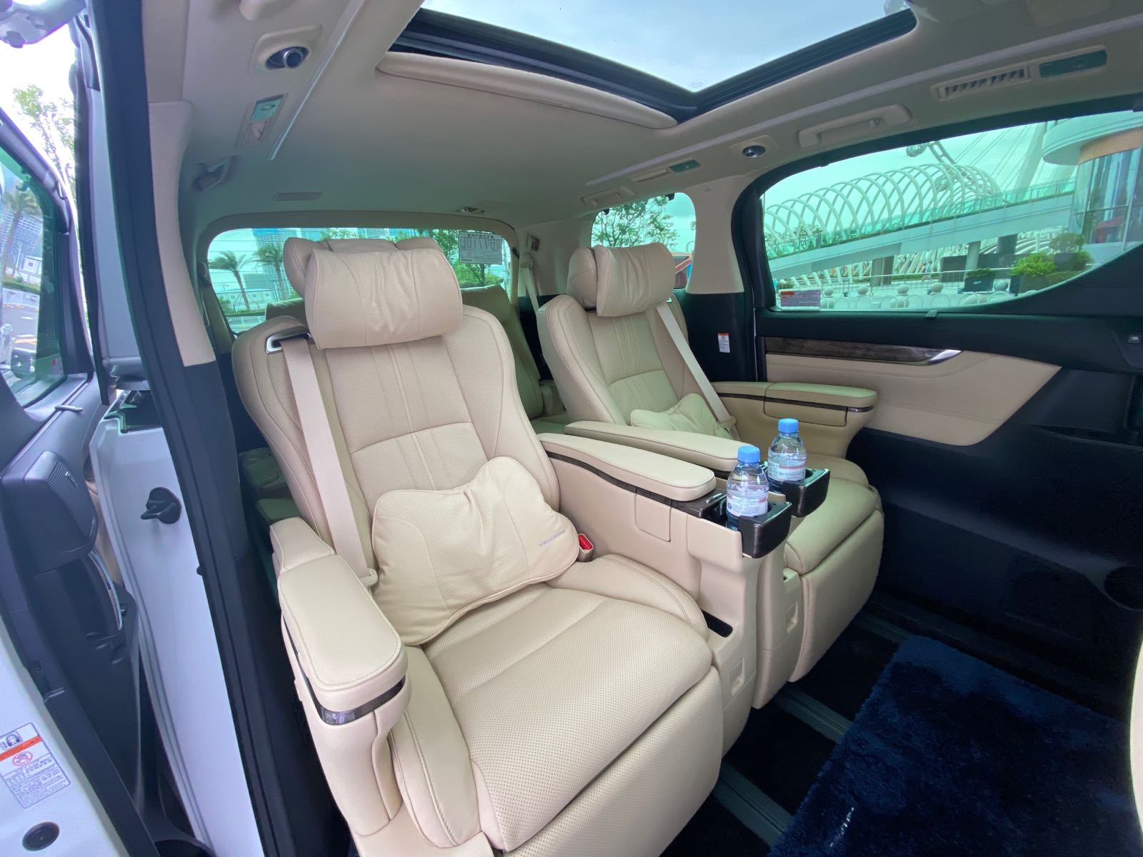 深圳市巴斯特租车办公会所