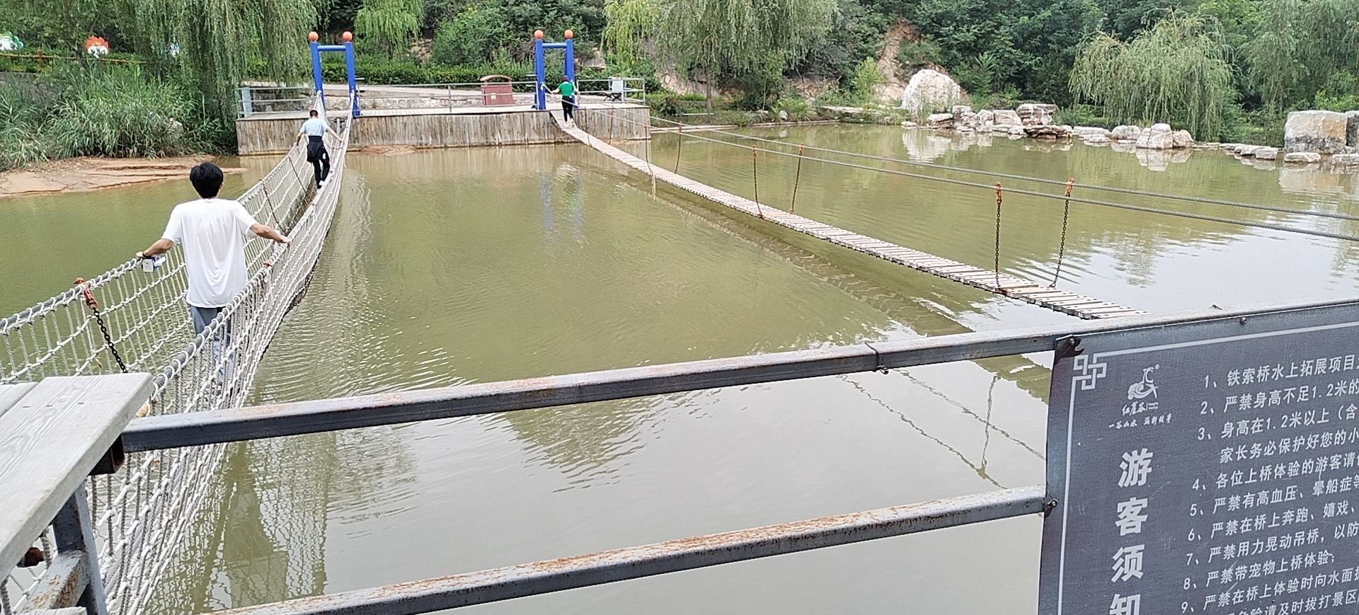 红崖谷玻璃栈道