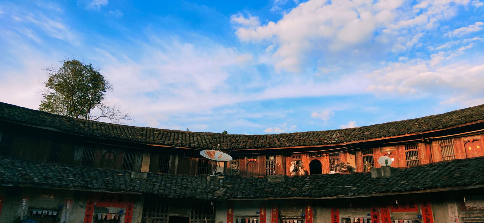 柏嵩云庆楼土楼景区