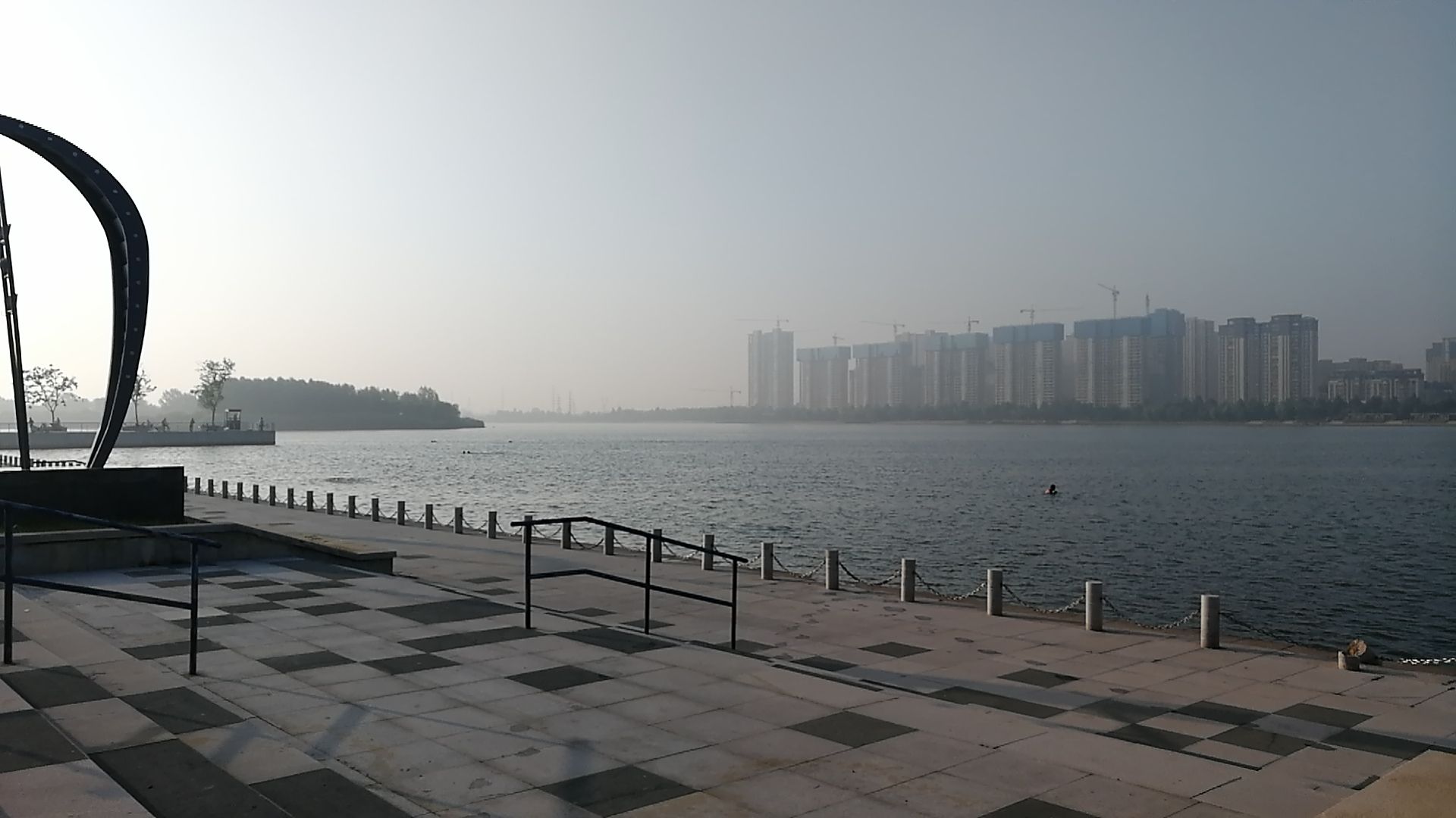 濮阳示范区东湖北岸沙滩