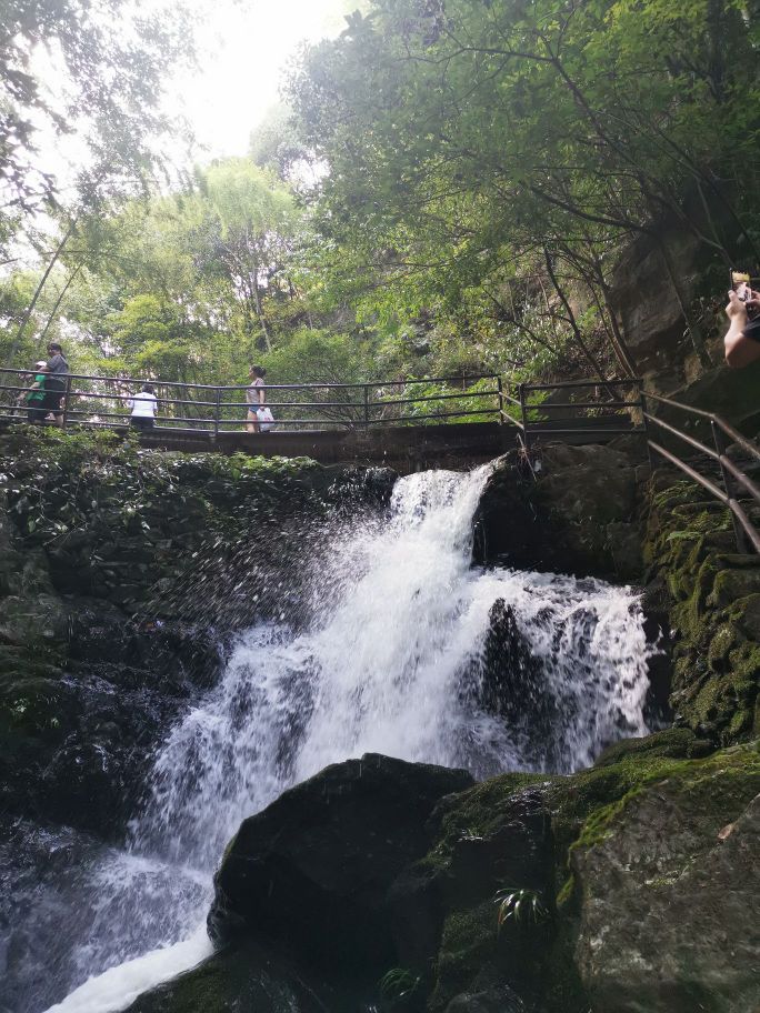 益阳桃江飞水岩瀑布