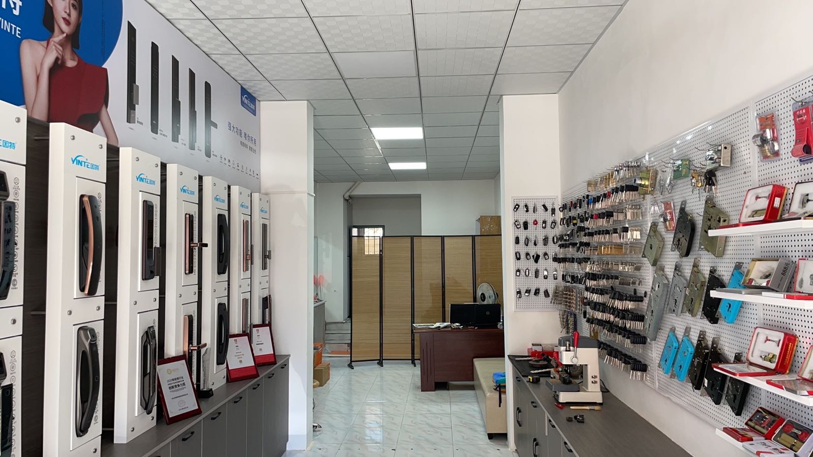 诚信锁业开锁汽车钥匙指纹锁