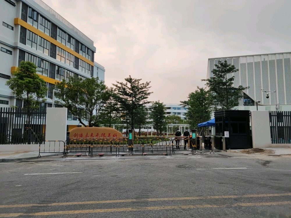 东莞松山湖未来学校-南门