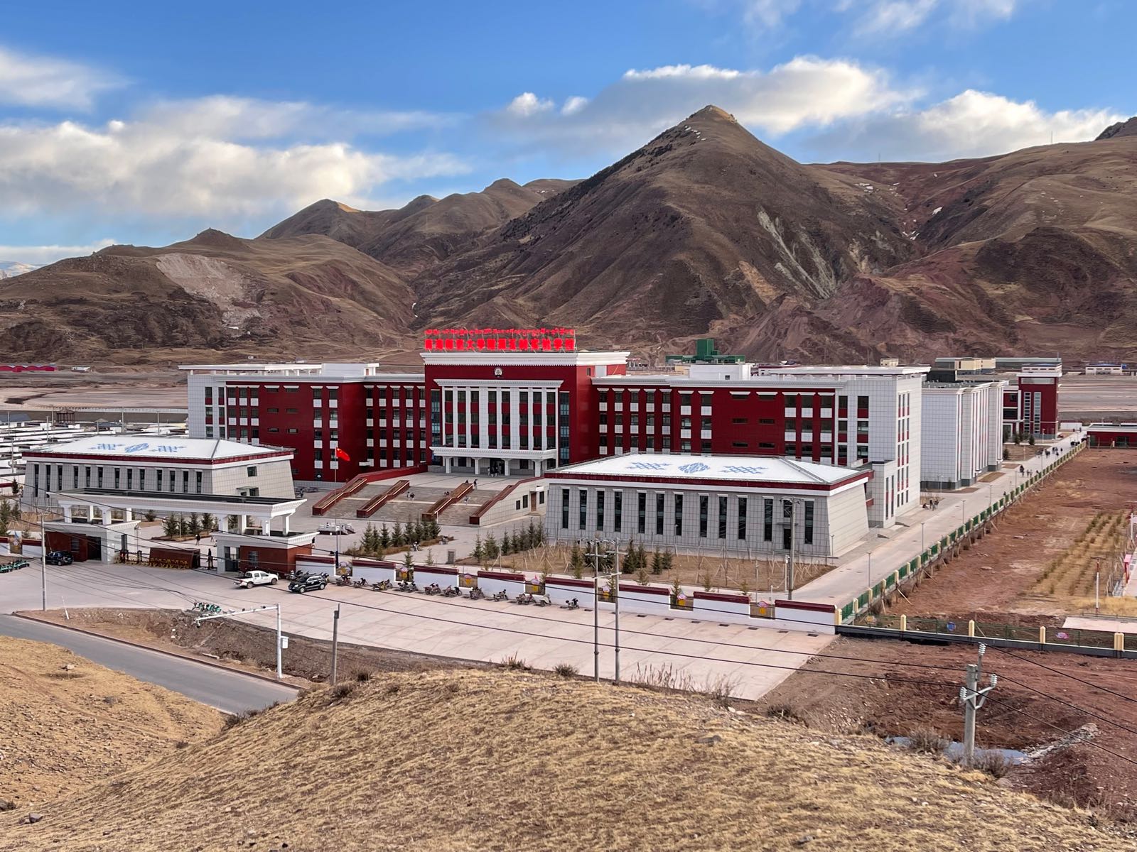 青海师范大学附属玉树实验学校