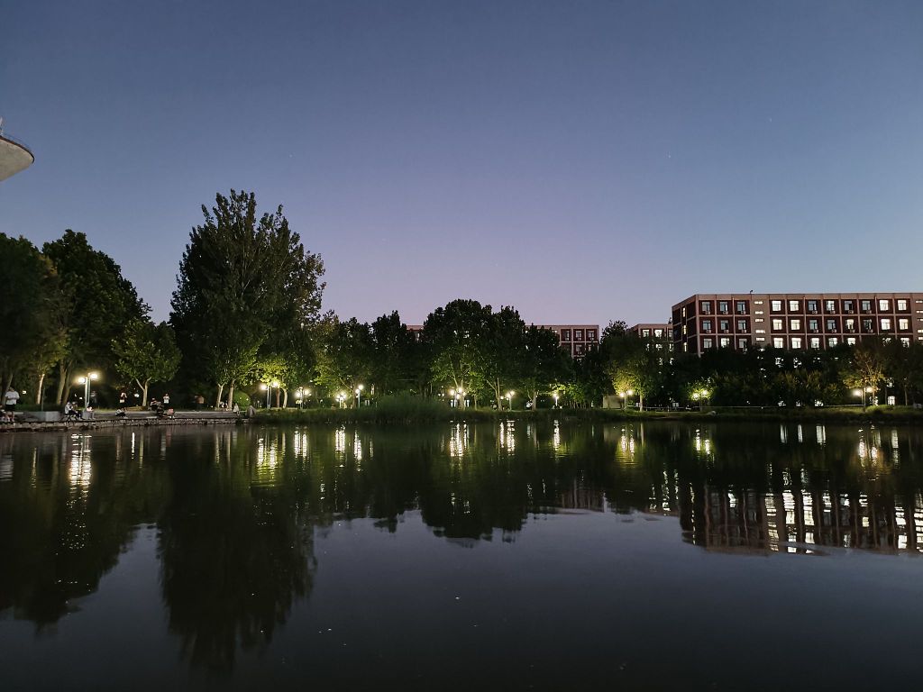 天津商业大学青年湖