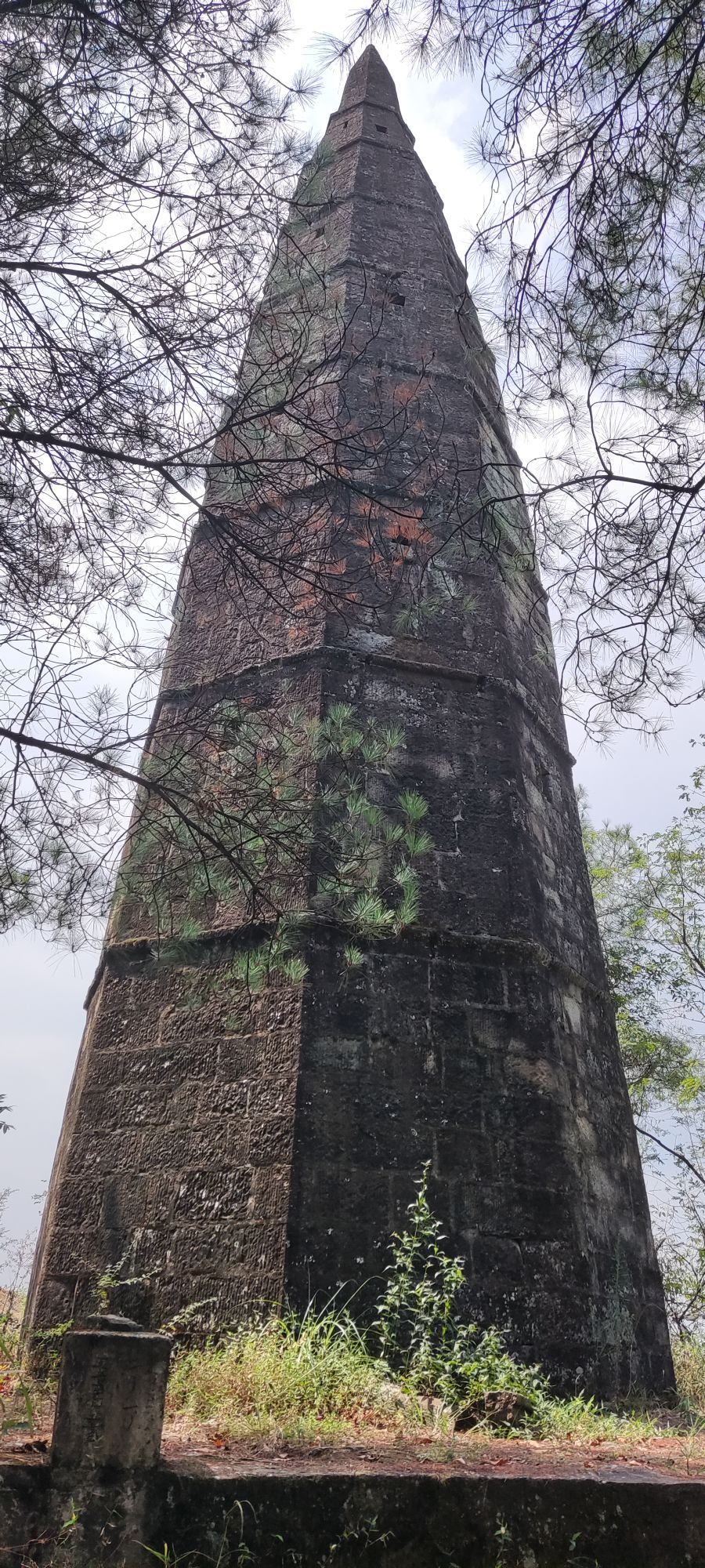 黑宝塔