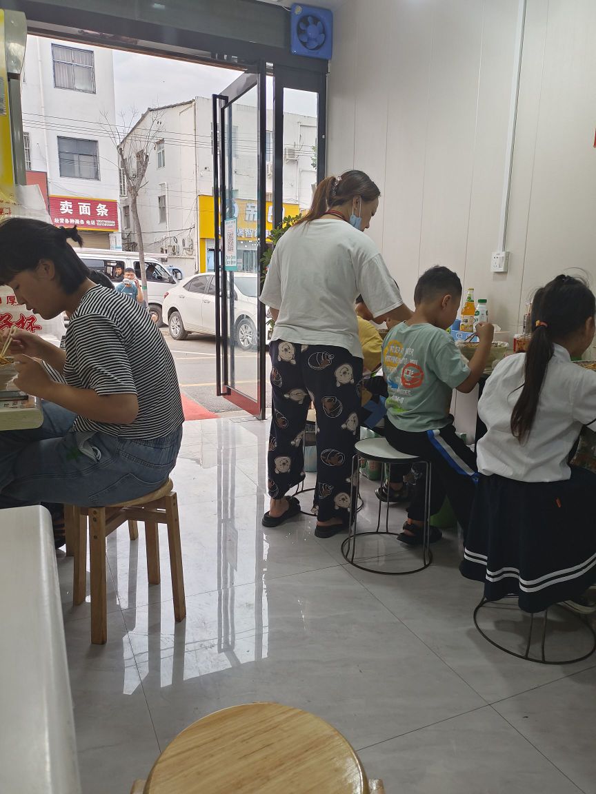 娜娜小吃服务店