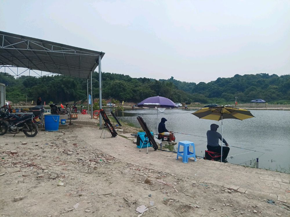 五星伴山湖钓鱼场