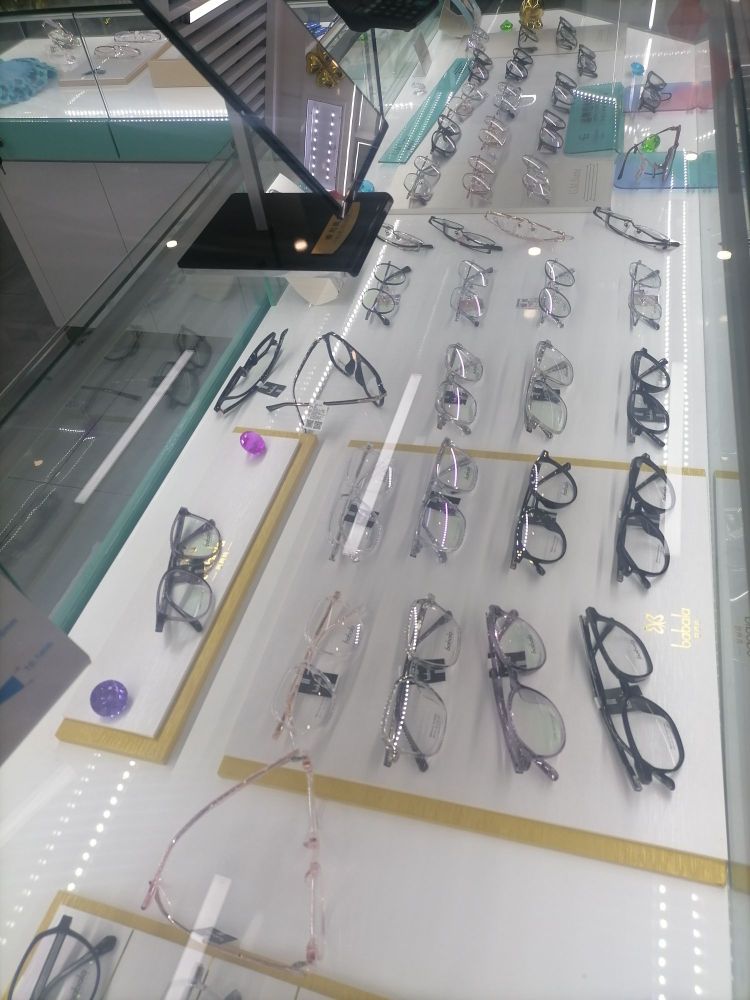 叔睛刚惆靖眼镜曲靖阳光店(寥廓南路店)