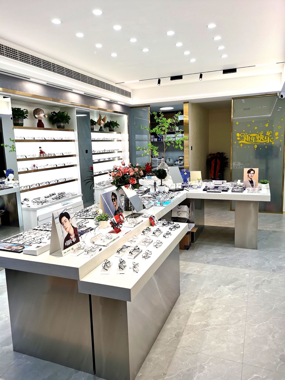星晨眼镜(天湖东路东方伟业广场店)