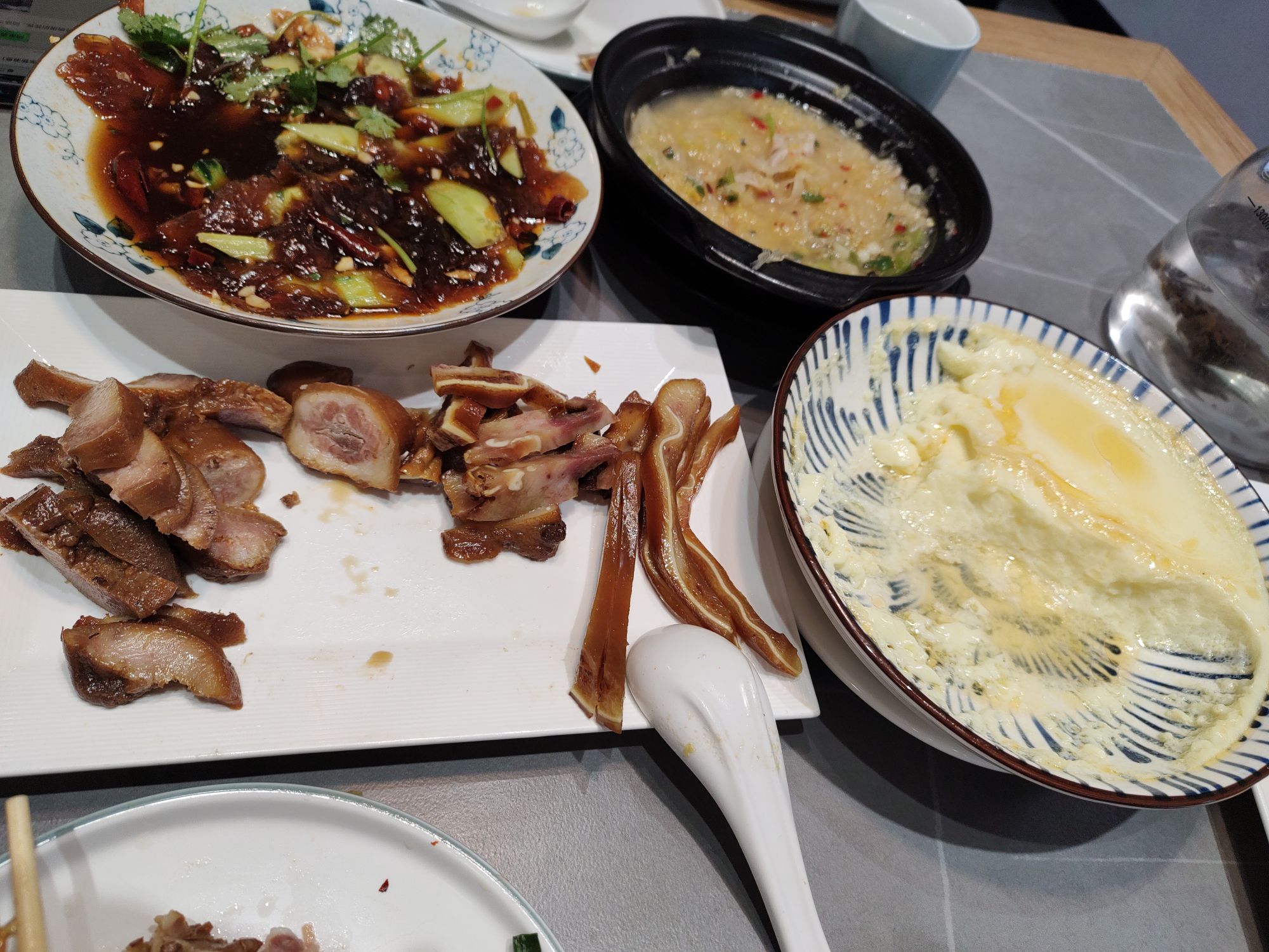 酱小二老油饼砂锅居