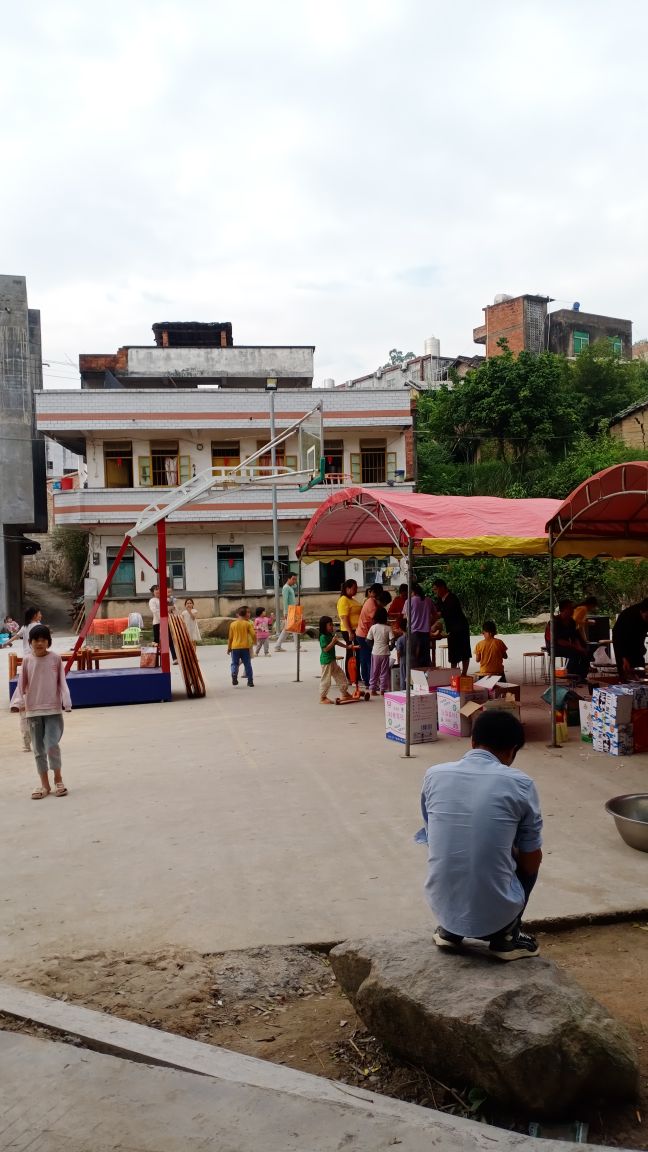 那谐村二队篮球场